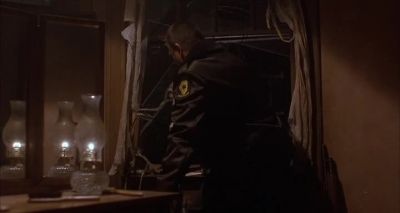 All right. Get on that side over there. - Halloween 5: The Revenge of Michael Myers