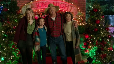 All right, get together
and say, "Hot chocolate!" - My Southern Family Christmas
