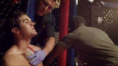 All right.
Give me his mouth guard. - The Favorite
