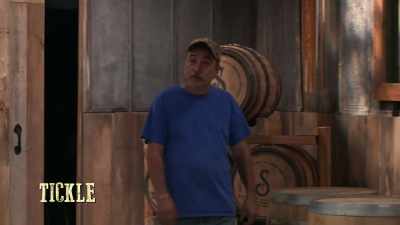 All right, got you
some professionals here. - Moonshiners: Master Distiller