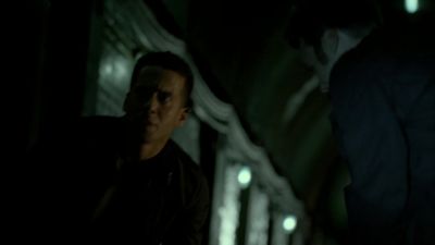 - All right, we gotta move.
- Olivia: Okay, wait. - Fringe