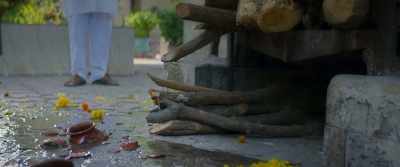 All right. Great. I'm
gonna check out a lead - The Extraordinary Journey of the Fakir