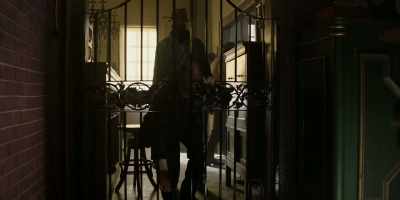 - All right, hands behind
your head, knees on the floor. - Damnation