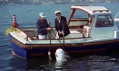 All right, head for their boat, Walsh. - The Boatniks