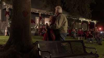 All right, here we are.
Open your eyes. - Christmas in Louisiana