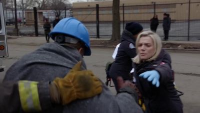 - All right.
He's all yours! - Chicago Fire