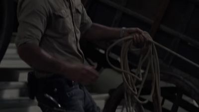 All right, hold... hold! - The Walking Dead