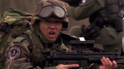 - All right,...hold the fort!
- Yes, sir! - Stargate SG-1