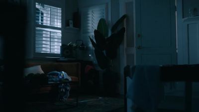 All right, home sweet home. - The Resident