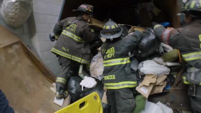 All right, I got him! I got him! - Chicago Fire