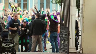 All right, I got the front. - NCIS: New Orleans