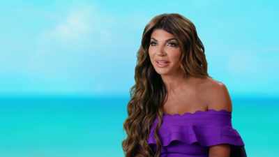 - All right,
I'm here in my dress, - The Real Housewives Ultimate Girls Trip