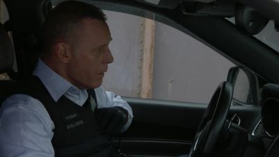 All right, I'm here. - Chicago P.D.
