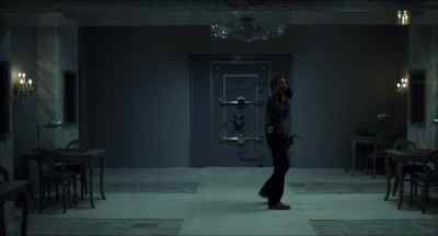 All right, I'm inside. - Thief