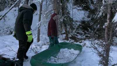 All right, let's get some
pieces and load 'em up. - Life Below Zero: Next Generation