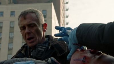 All right,
let's see if the tube's in. - Chicago Fire