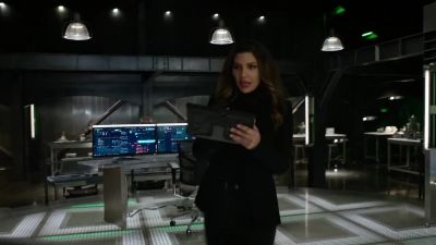 - All right, listen up. - DC's Legends of Tomorrow