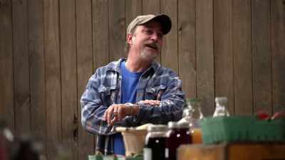 All right, look,
there's nuts over yonder - Moonshiners: Master Distiller