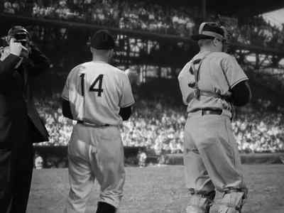 All right, Lou, get in there, boy.
Let's go. Let's go. - Angels in the Outfield