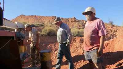 All right, mate, I'm off.Thanks
again, Gil.Catch yous later. - Outback Opal Hunters