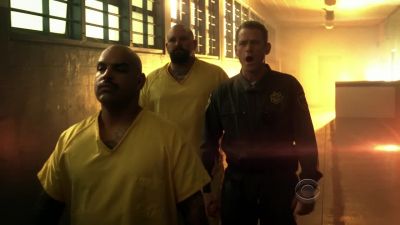 All right.
Noses to the wall! - CSI: Crime Scene Investigation