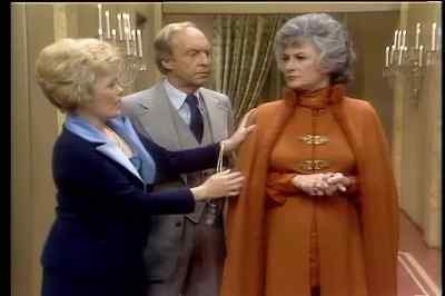 All right, now,
Maude, come on, now. - Maude