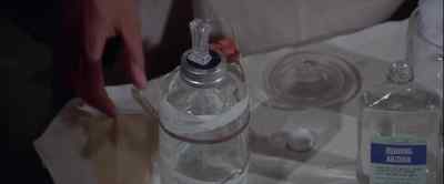 All right, now the tourniquet. - The Omega Man