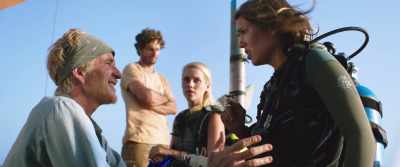 All right, nowjust remember,
the faster you breathe, - 47 Meters Down