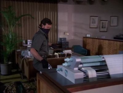 ALL RIGHT, ON YOUR FEET. - Hawaii Five-0
