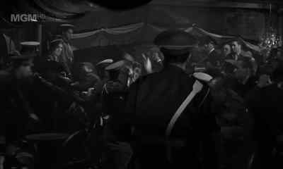 All right, outside, everybody.
Come on, let's go. - Witness for the Prosecution