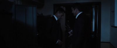 All right, point this end towards the bad guy. - London Has Fallen