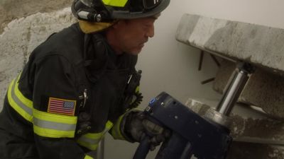 All right, pull him out. - 9-1-1