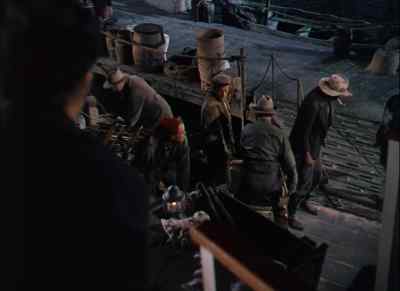 All right, pull up the gangplank here!
Cast off your lines! - Bend of the River