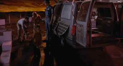 All right. Ready! Ready!
Get your hook up! - Honey, I Blew Up the Kid