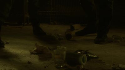 - All right, you ready?
- Yeah. Score. - Hemlock Grove