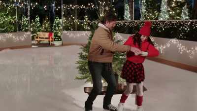 -All right, remember, I gotcha.
-I'm so graceful. - The Secret Gift of Christmas
