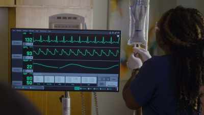 All right. Saline wide open.
Type and cross four units. - The Good Doctor