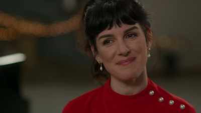 All right, singers. - Time for Her to Come Home for Christmas