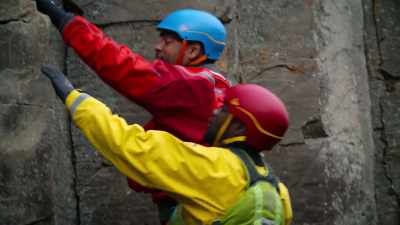 All right, so, you got
loads of handholds here, - Welcome to Earth