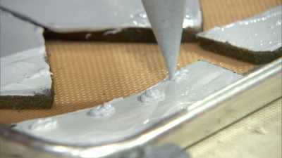 All right,
so now I am making
my bridge. - Halloween Cookie Challenge
