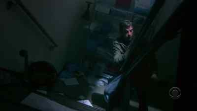 All right, stay close to the wall. - Jericho