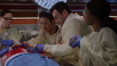 All right, stitch is in. - Chicago Med