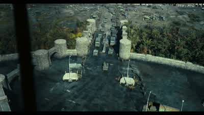 All right, troops are coming. - The Suicide Squad