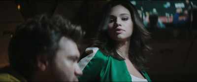 -All right. Water, babe?
Sparkling?
-Yeah. Thanks. - Dead Money
