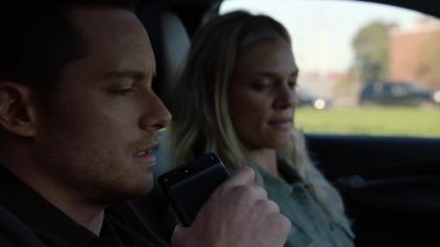 - All right,
we got eyes on the drugs. - Chicago P.D.