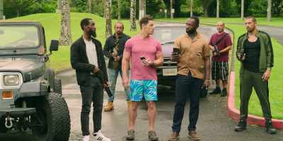 -All right. We're good here, guys.
-[Warren's guy] Yep, move on. - Vacation Friends 2