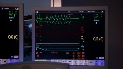 All right, we've got a rhythm. - Chicago Med