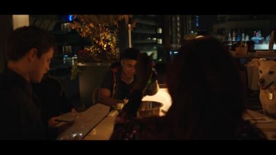 - All right, who's hungry?
Let's eat.
- [Gar] I am. - Titans