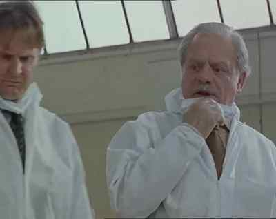 All right. Will somebody open it? - A Touch of Frost
