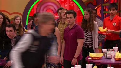 >> ALL RIGHT.
YOU GOT FIVE SECONDS
TO GET OUTTA HERE. - iCarly